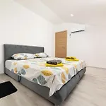 Veroniq Z Bazenom&jacuzzi Vila Soline (Krk)
