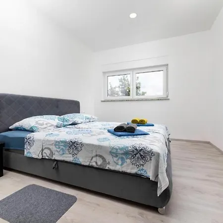 Veroniq Z Bazenom & Jacuzzi Villa
