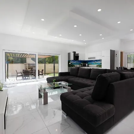Villa Veroniq Z Bazenom & Jacuzzi *