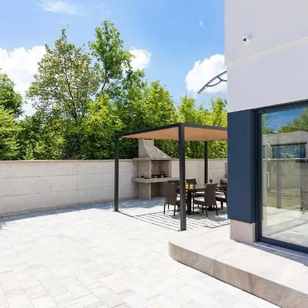Vila Veroniq Z Bazenom&jacuzzi