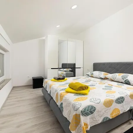 Villa Veroniq Z Bazenom & Jacuzzi Soline (Krk)