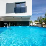 Villa Veroniq Z Bazenom&jacuzzi Soline (Krk)