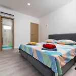 Veroniq Z Bazenom&jacuzzi * Soline (Krk)
