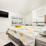 Veroniq Z Bazenom&jacuzzi Villa