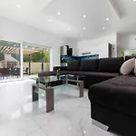 Villa Veroniq Z Bazenom&jacuzzi Soline (Krk)