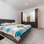 Veroniq Z Bazenom&jacuzzi Soline (Krk)