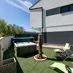 Veroniq Z Bazenom&jacuzzi