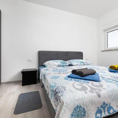 Veroniq Z Bazenom & Jacuzzi Villa *